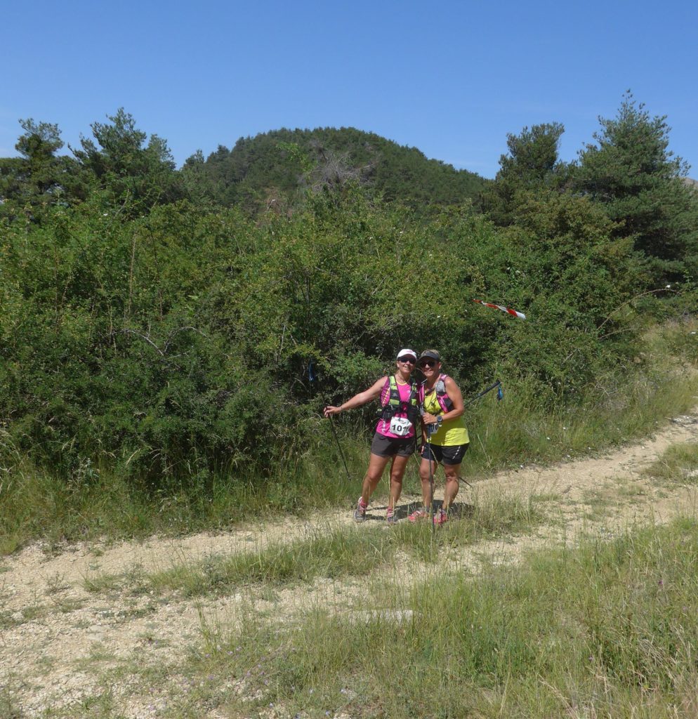 2 trailleuses sur le parcours du Trail du Teillon
