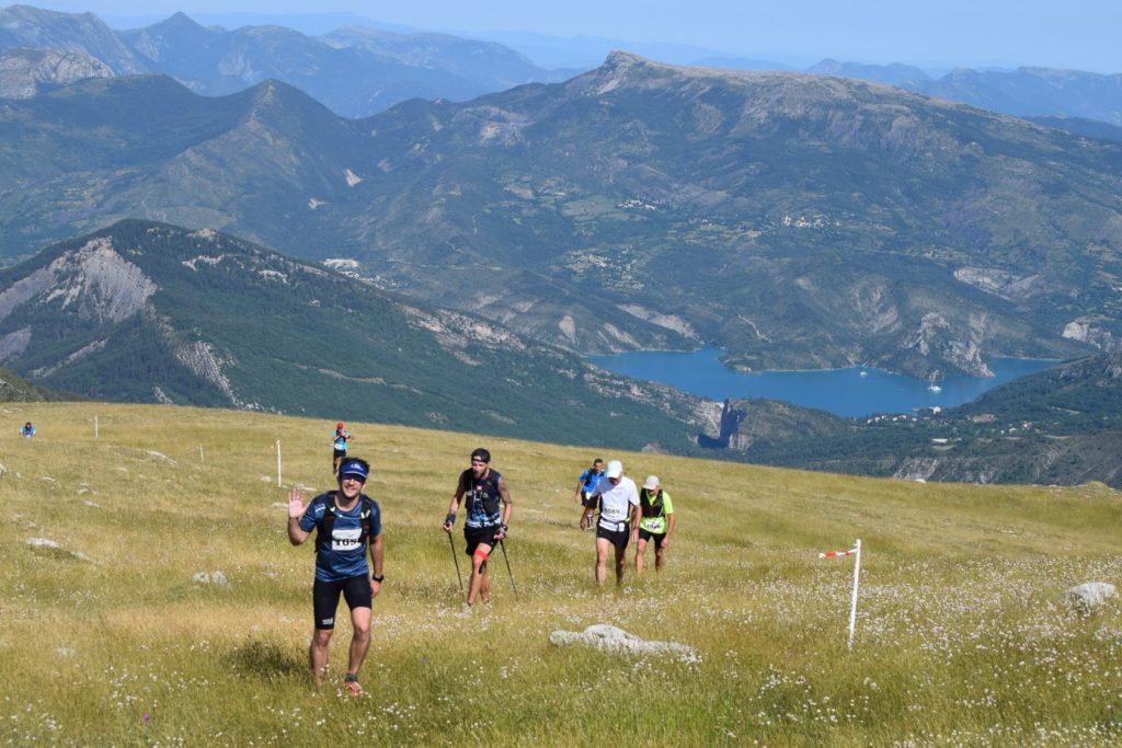 Coureurs au sommet du Teillon