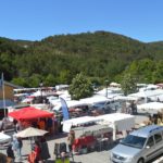 Vue des stands de la fête du terroir de Peyroules