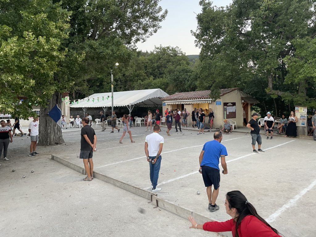 concours de pétanque à Peyroules