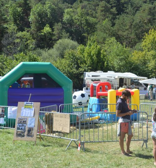 Les jeux pour enfants à Peyroules